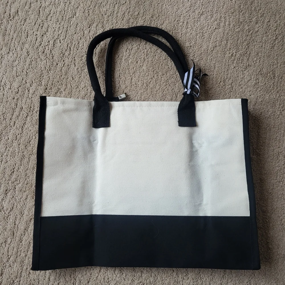 Women’s BeeGreen Embroidery Monogram Tote Bag – Initial “G” – Black & White –NWT